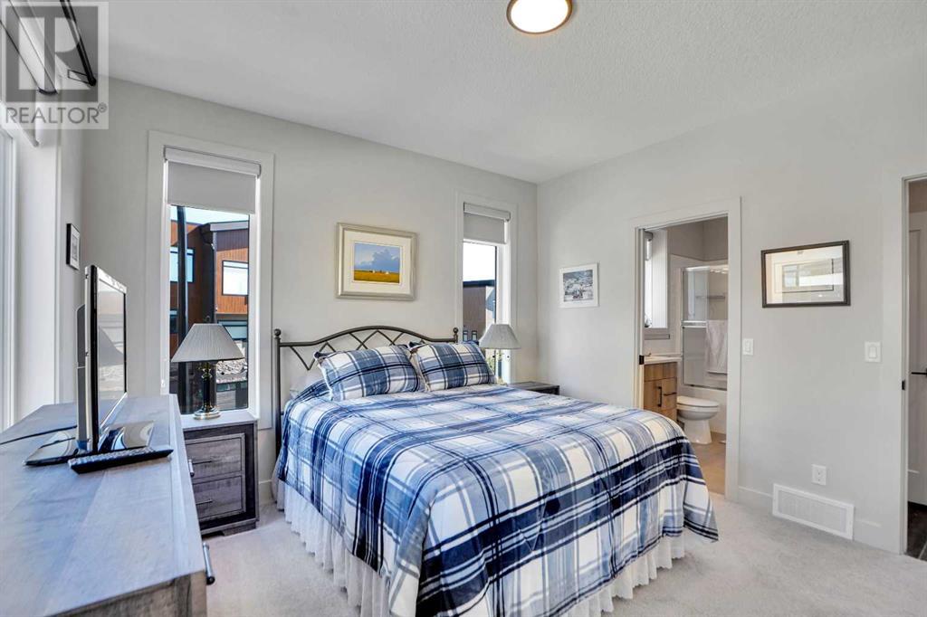 Single Family House for Sale in  Royal Elm Green NW Royal Oak Calgary 