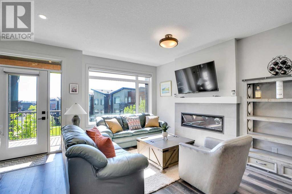 Single Family House for Sale in  Royal Elm Green NW Royal Oak Calgary 