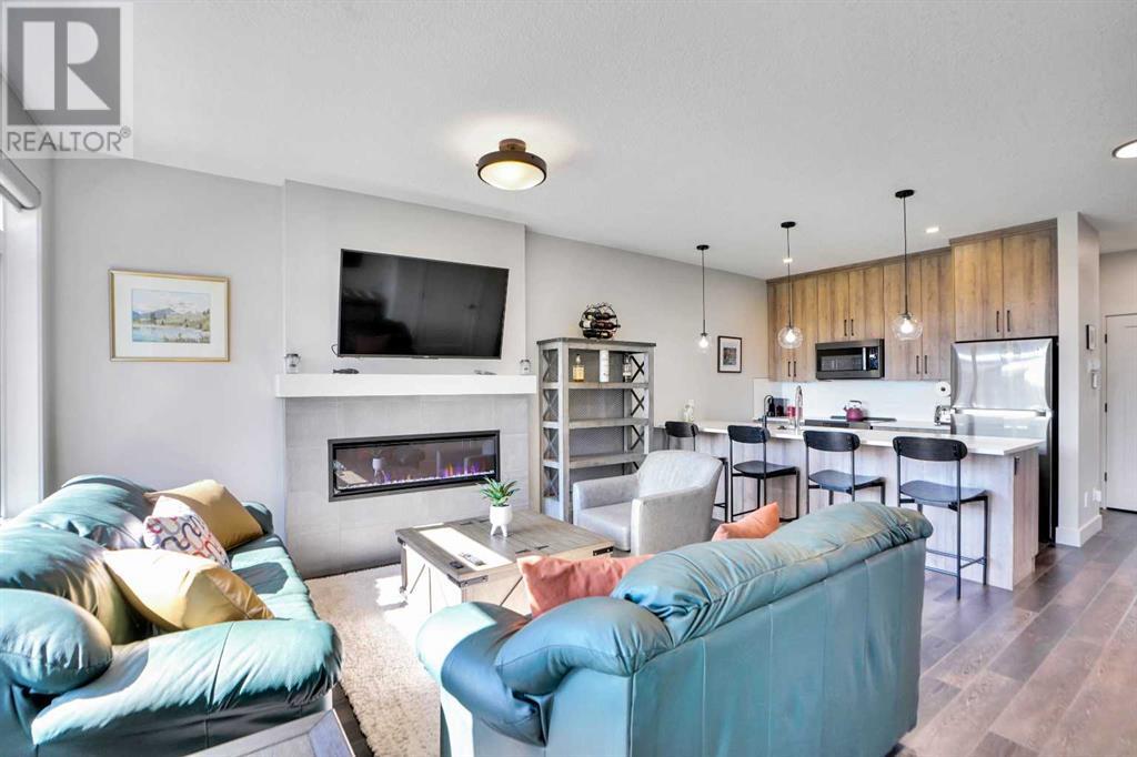 Single Family House for Sale in  Royal Elm Green NW Royal Oak Calgary 
