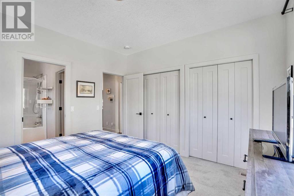 Single Family House for Sale in  Royal Elm Green NW Royal Oak Calgary 