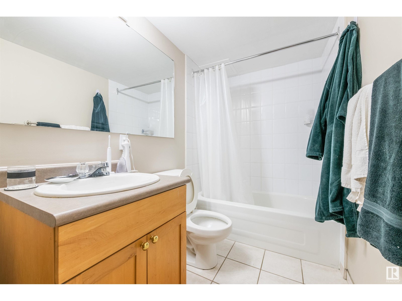 Photo 10 of 1002 9730 106 St Nw, Edmonton AB