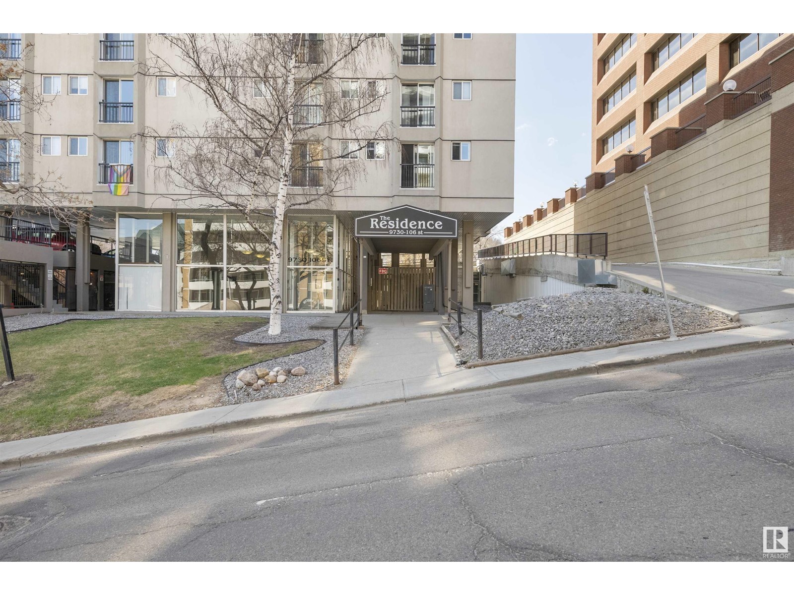 Photo 14 of 1002 9730 106 St Nw, Edmonton AB