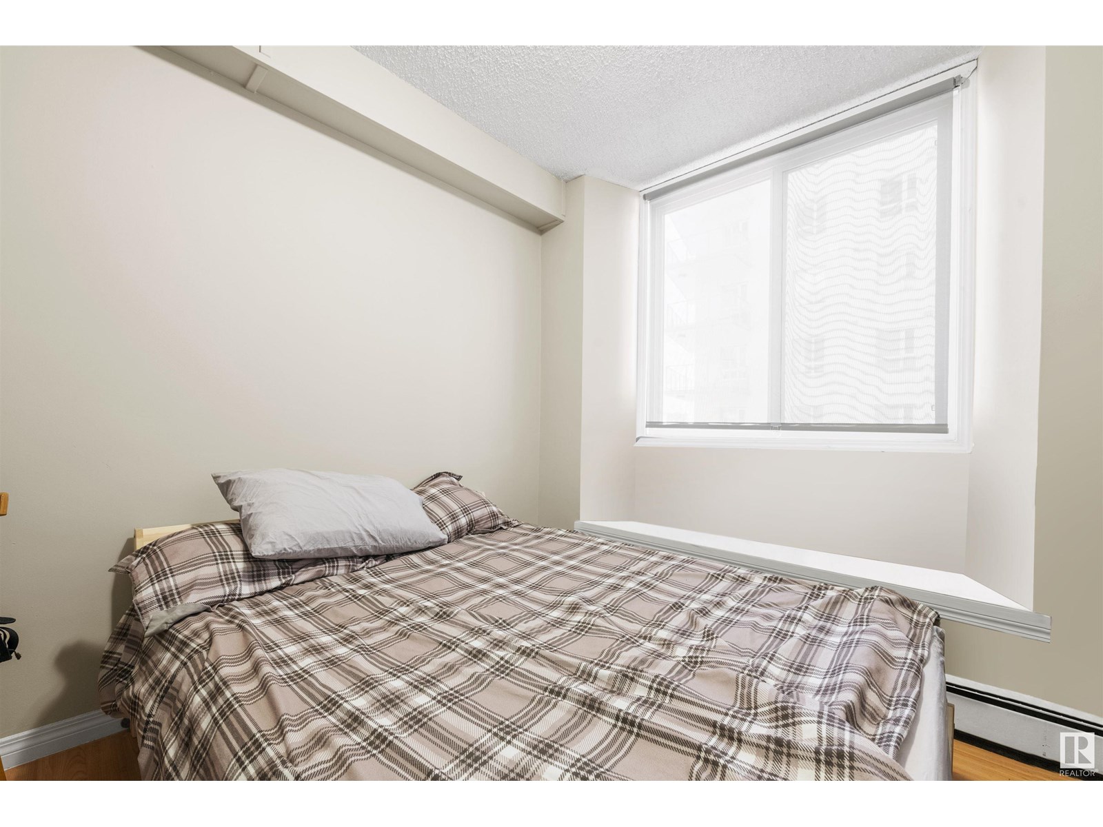 Photo 6 of 1002 9730 106 St Nw, Edmonton AB