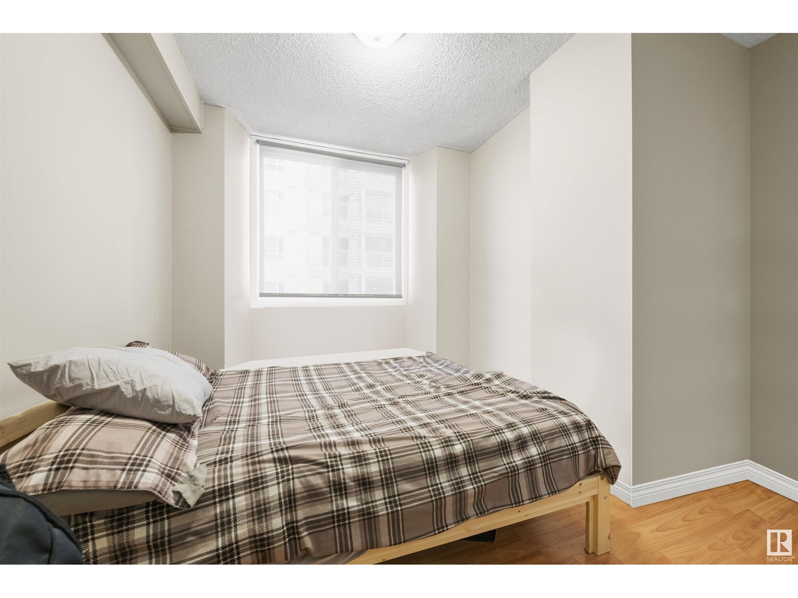Photo 7 of 1002 9730 106 St Nw, Edmonton AB