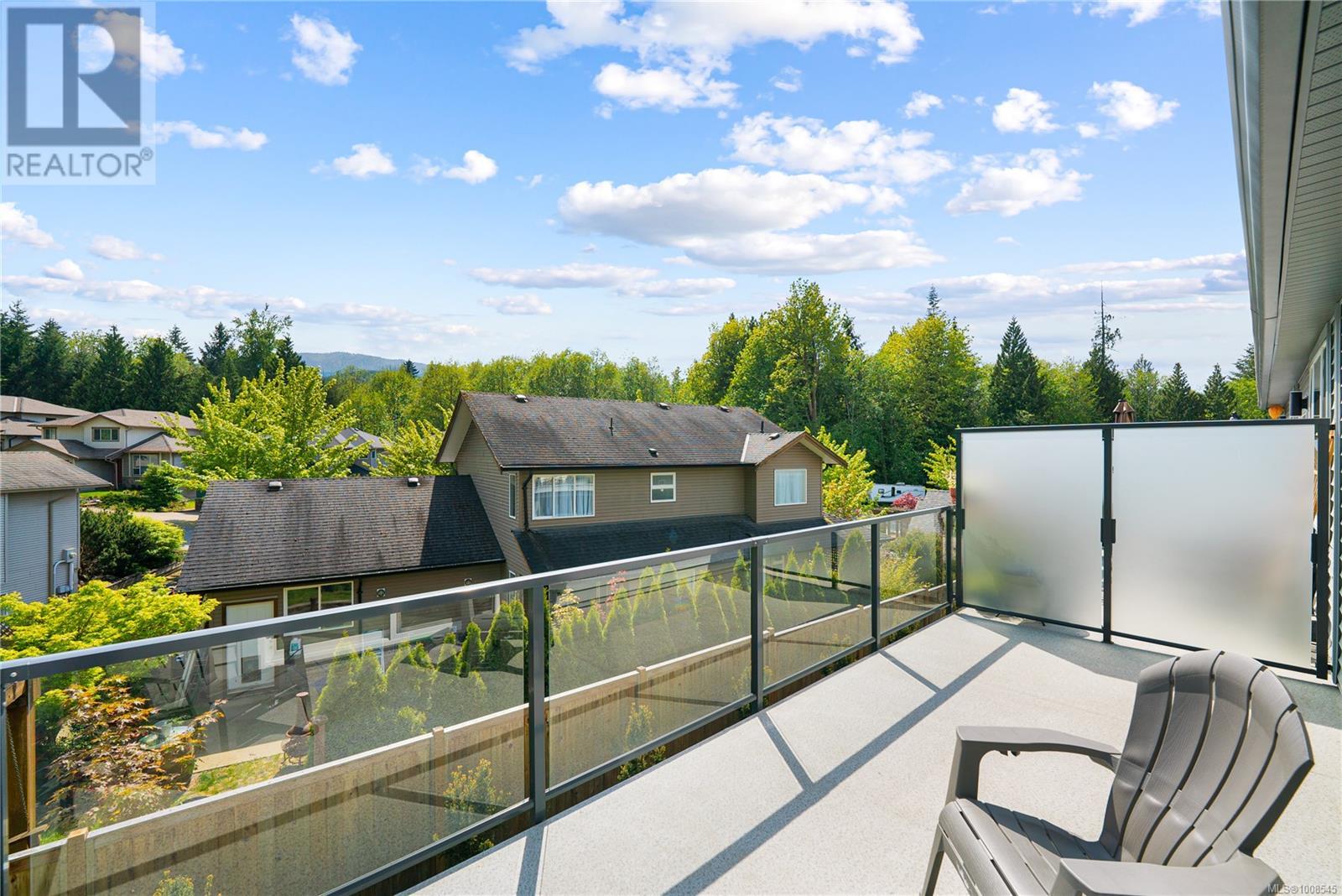Photo 18 of 3 544 Cook St, Ladysmith BC