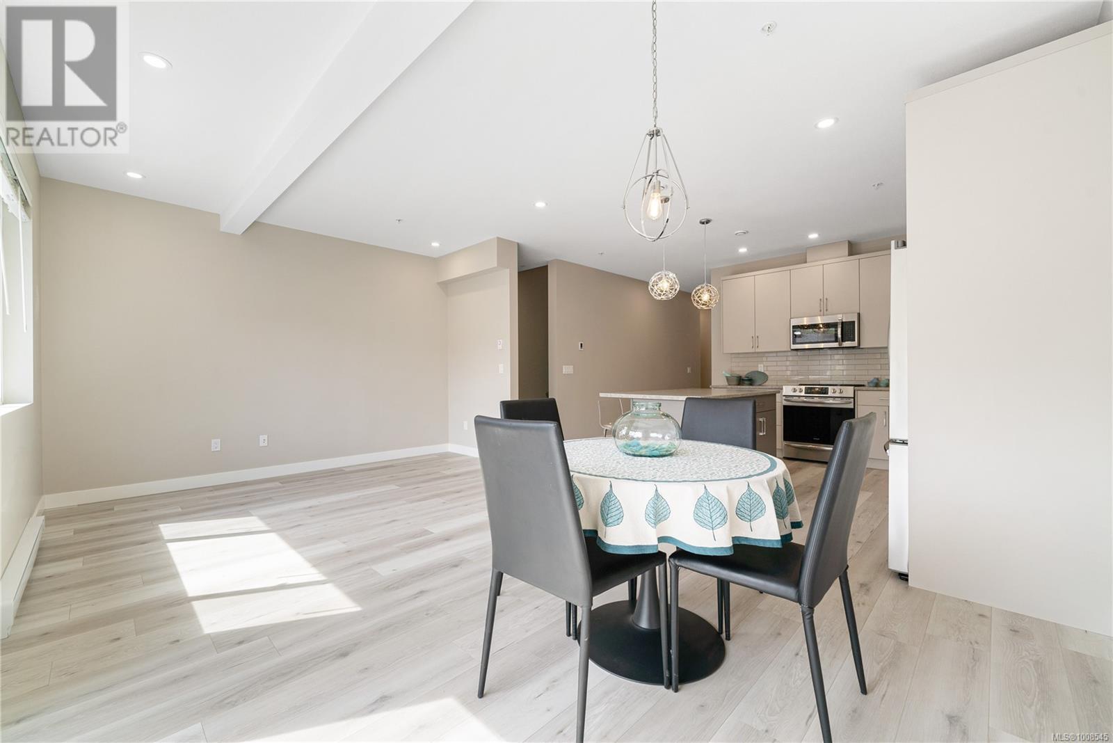 Photo 23 of 3 544 Cook St, Ladysmith BC