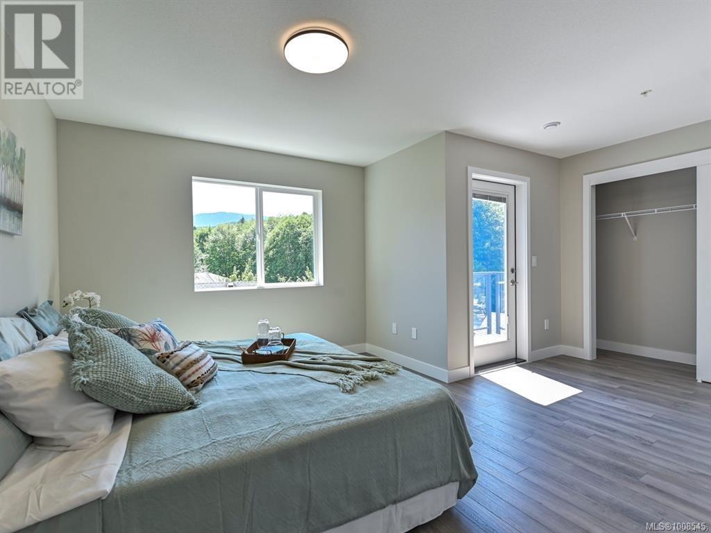 Photo 5 of 3 544 Cook St, Ladysmith BC