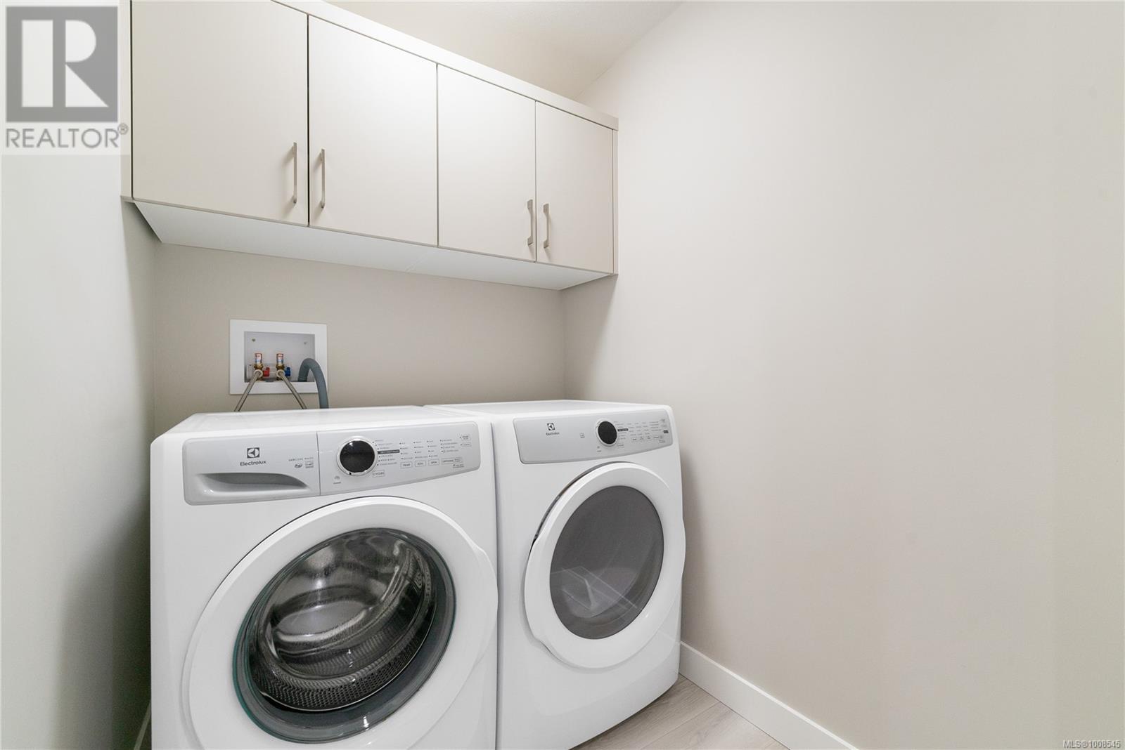 Photo 33 of 3 544 Cook St, Ladysmith BC