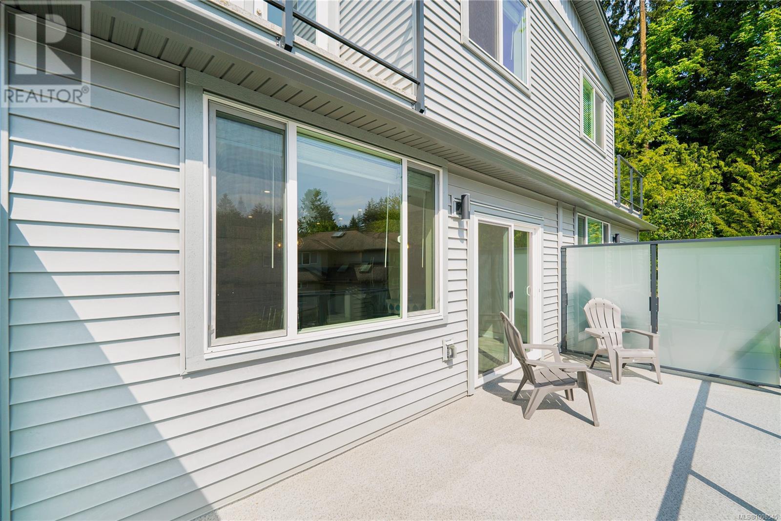 Photo 14 of 3 544 Cook St, Ladysmith BC