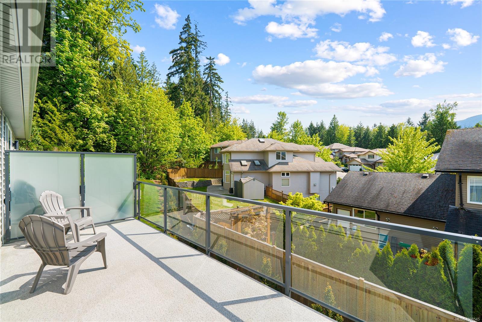 Photo 27 of 3 544 Cook St, Ladysmith BC