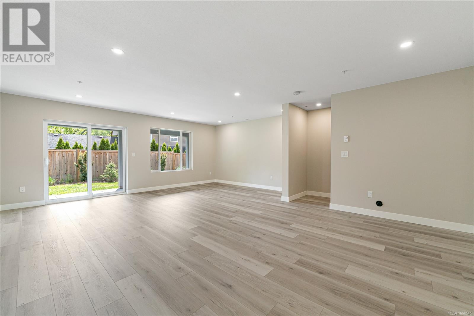 Photo 15 of 3 544 Cook St, Ladysmith BC