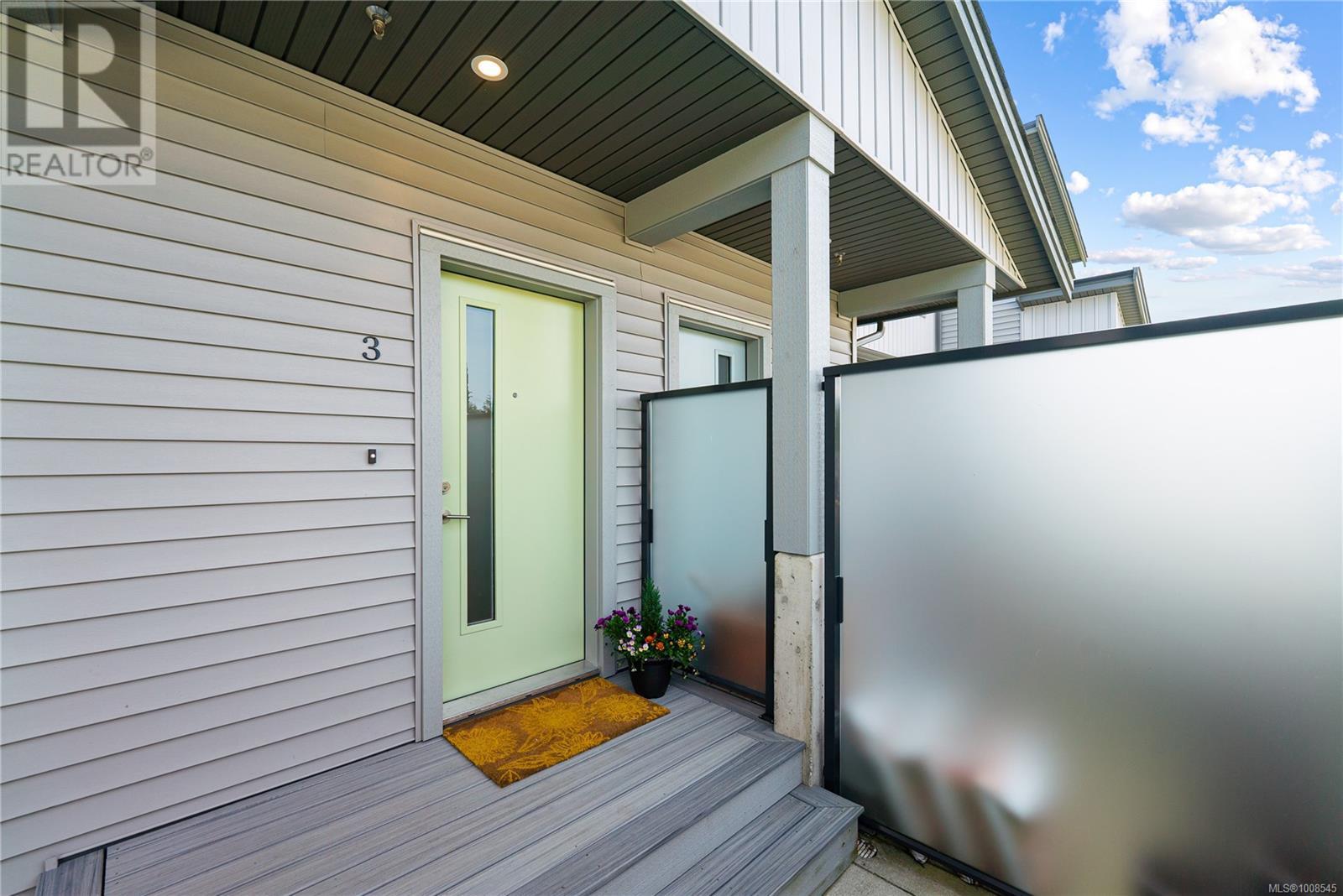 Photo 2 of 3 544 Cook St, Ladysmith BC