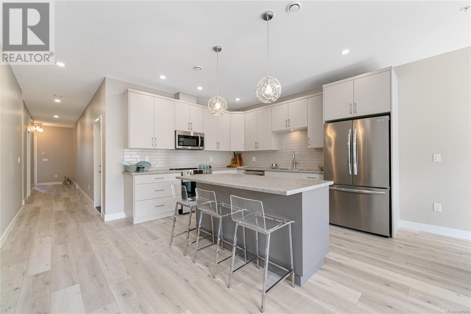 Photo 36 of 3 544 Cook St, Ladysmith BC