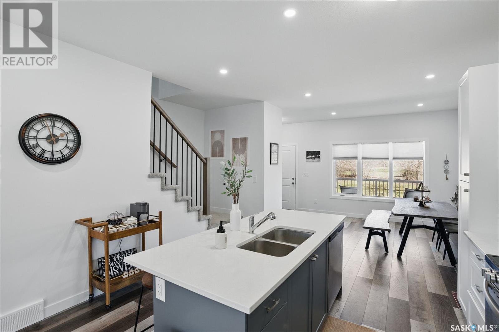 Photo 10 of 421 L Avenue S, Saskatoon SK