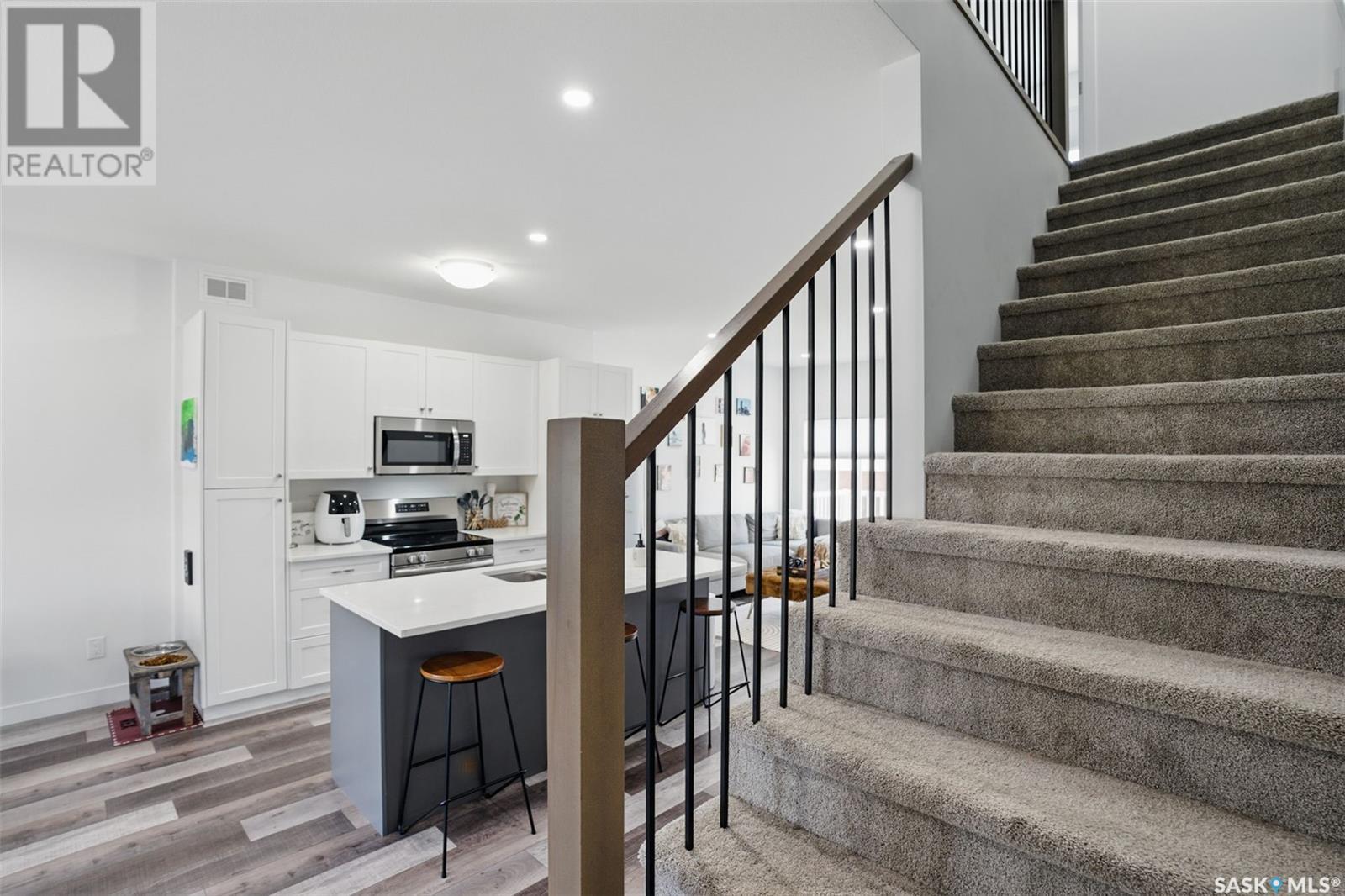 Photo 14 of 421 L Avenue S, Saskatoon SK