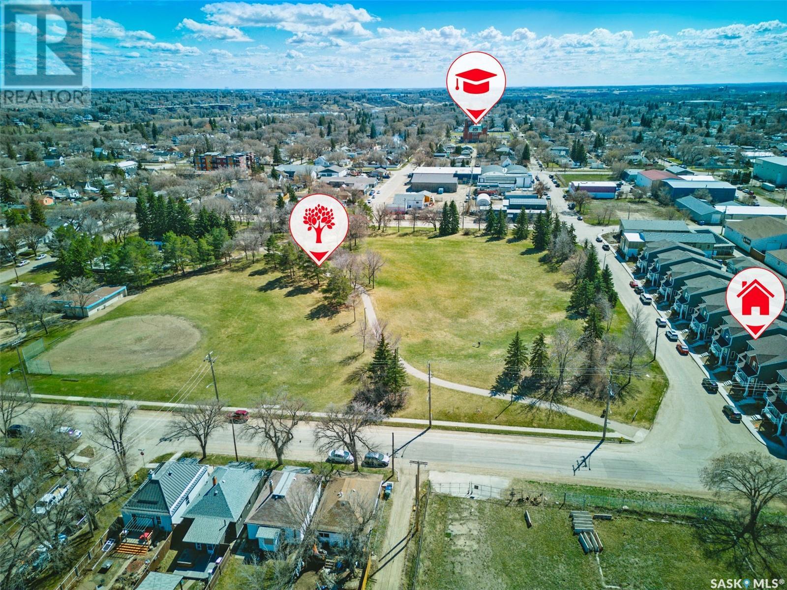 Photo 32 of 421 L Avenue S, Saskatoon SK