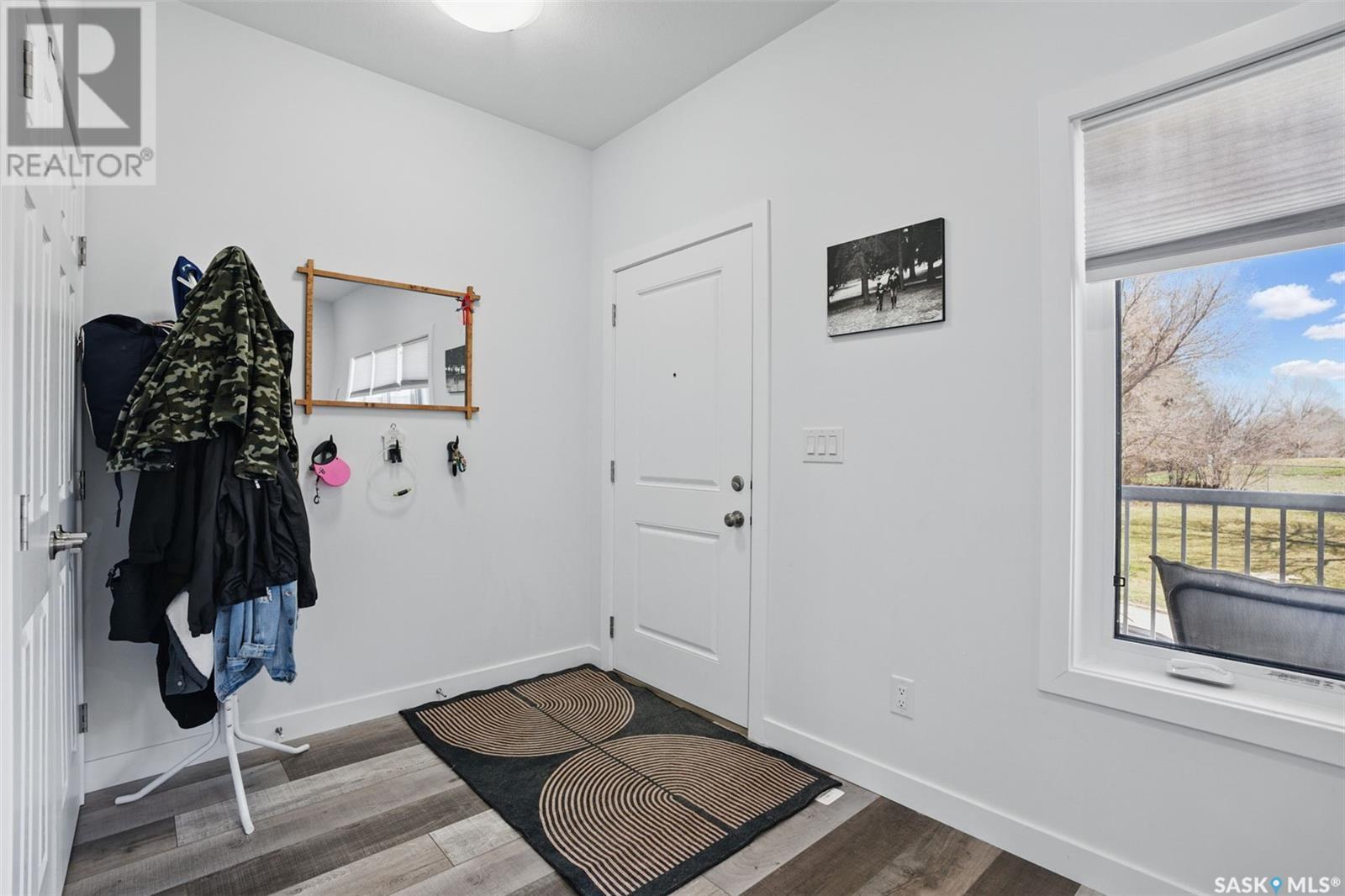 Photo 5 of 421 L Avenue S, Saskatoon SK