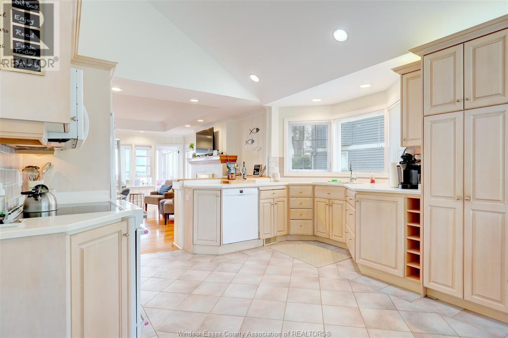 Photo 20 of 704 Point Pelee Drive, Leamington ON