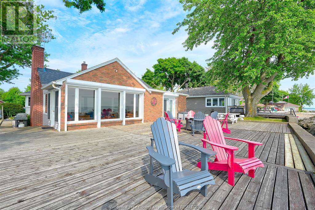 Photo 3 of 704 Point Pelee Drive, Leamington ON