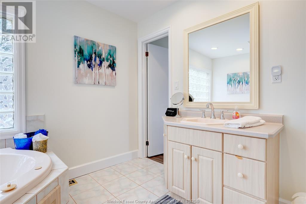 Photo 33 of 704 Point Pelee Drive, Leamington ON