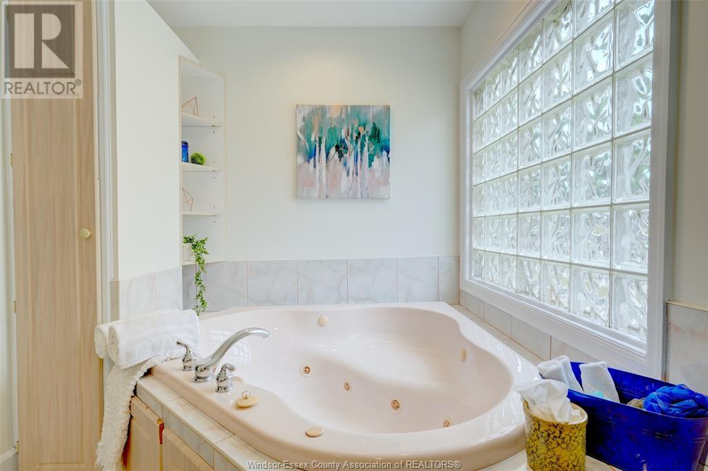 Photo 34 of 704 Point Pelee Drive, Leamington ON