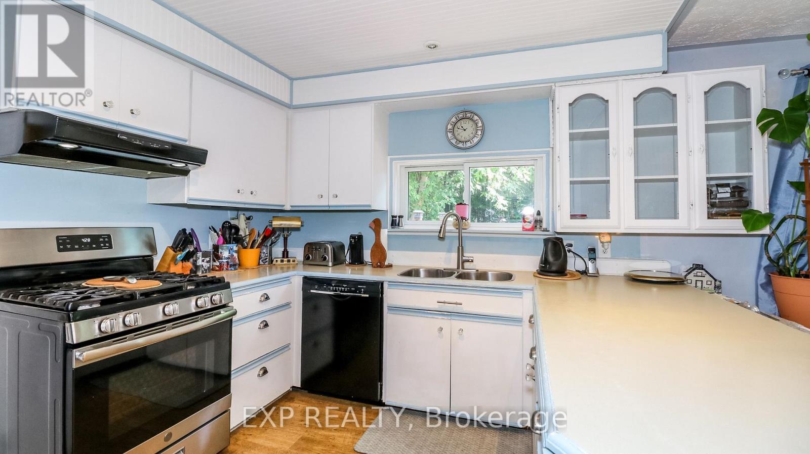 Photo 18 of 218 Jephson Street, Tay ON