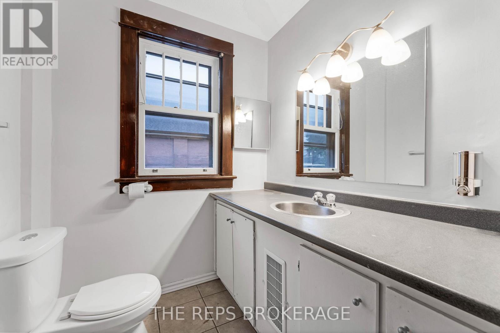 Photo 1 of 322 Waverley Street, Ottawa ON