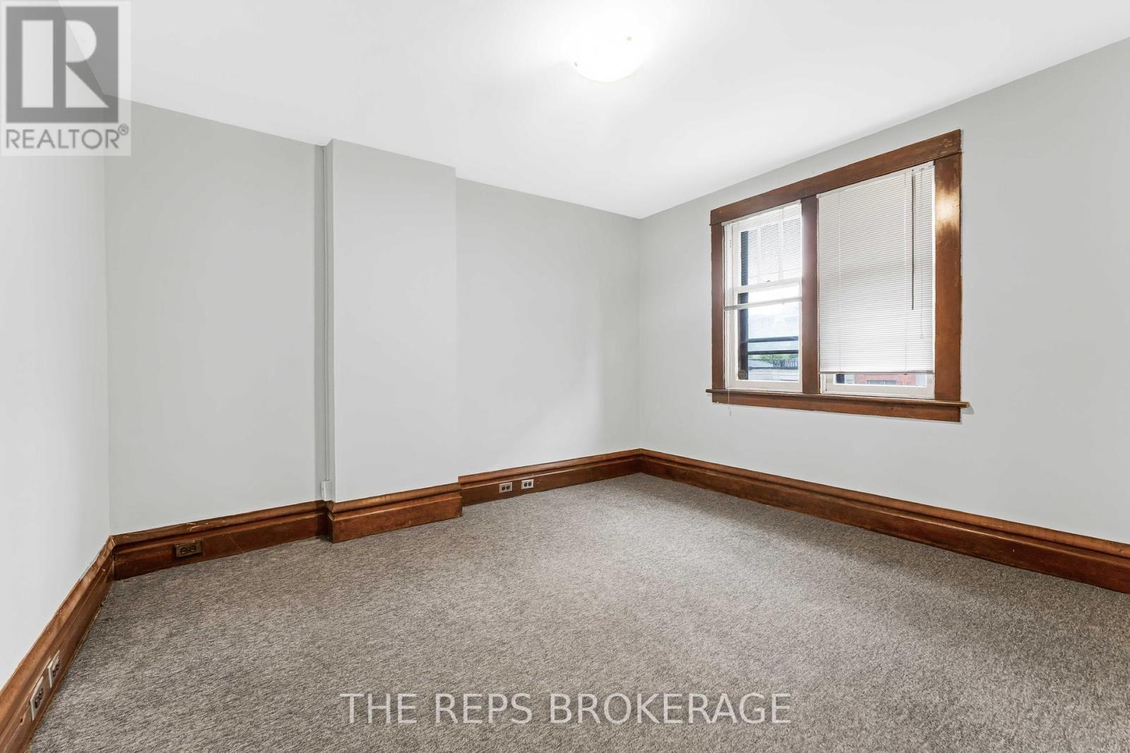 Photo 7 of 322 Waverley Street, Ottawa ON