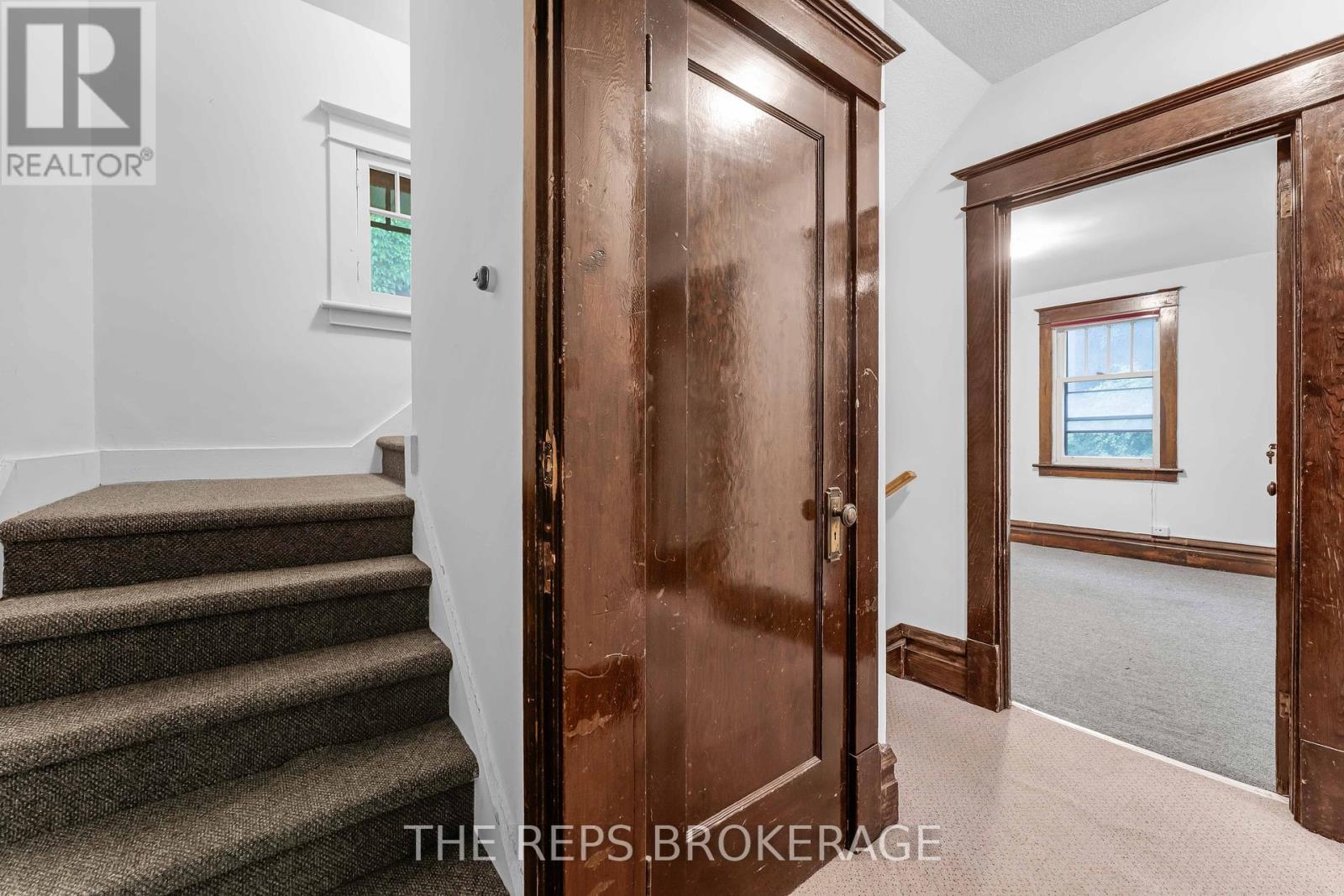 Photo 9 of 322 Waverley Street, Ottawa ON