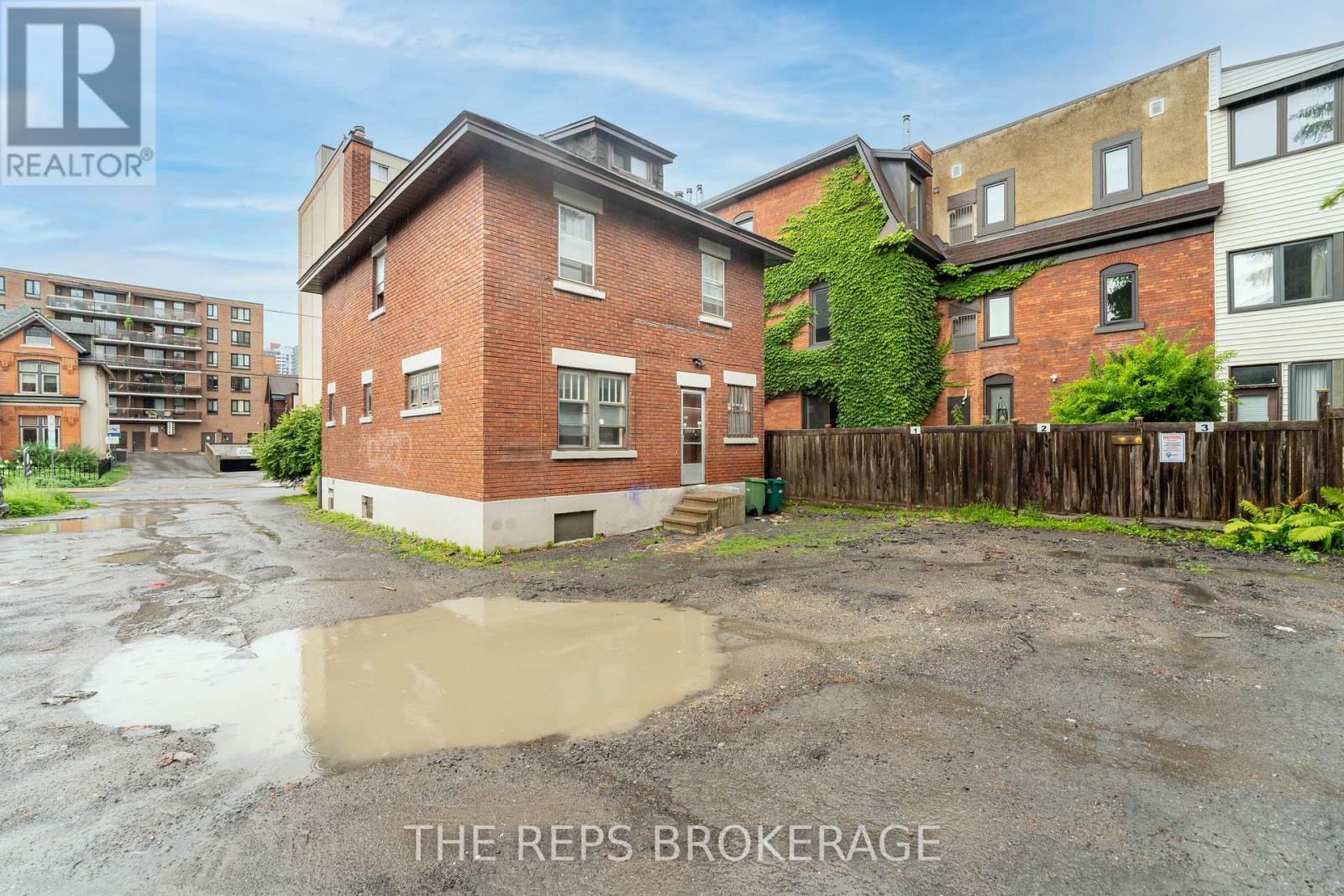 Photo 5 of 322 Waverley Street, Ottawa ON