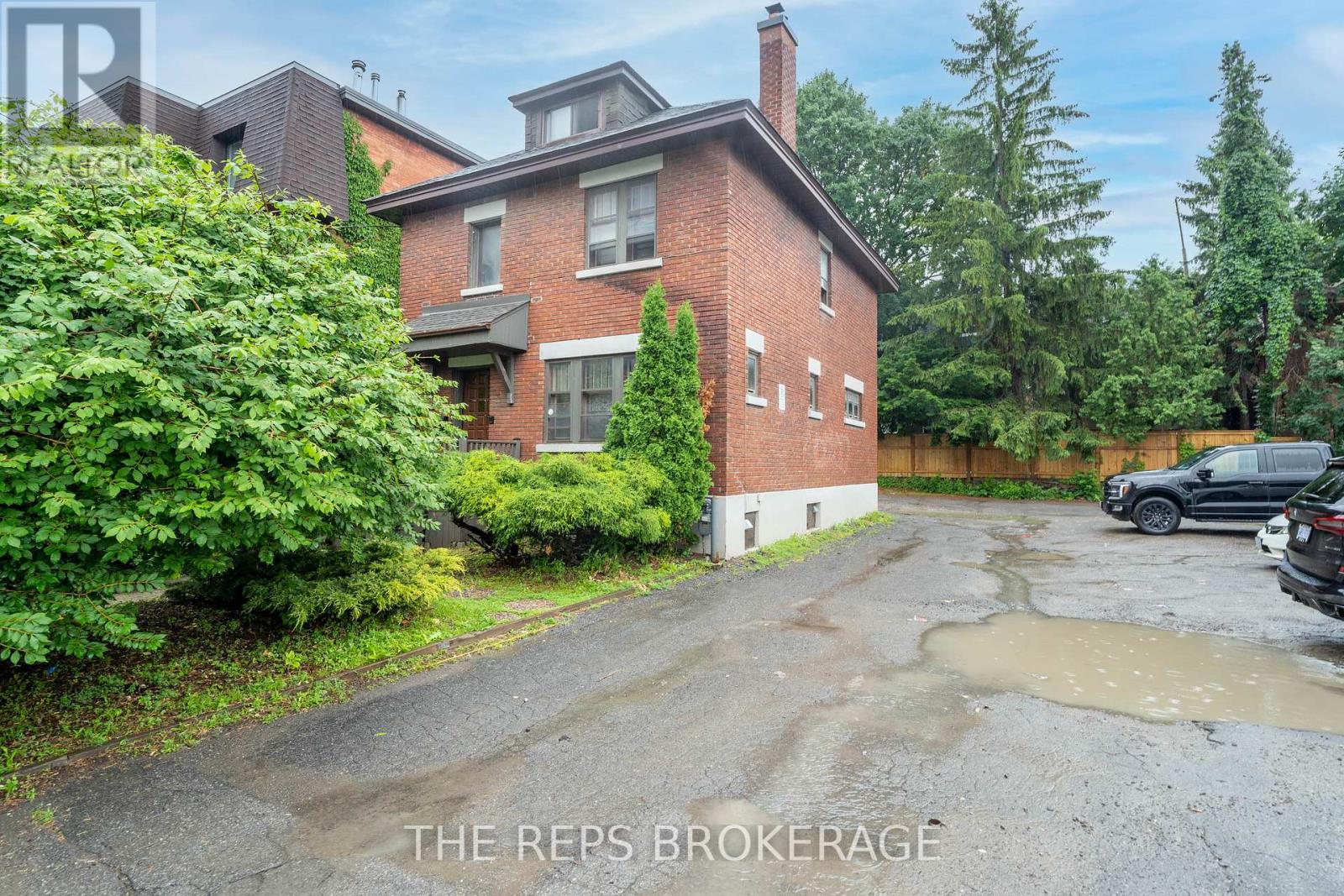 Photo 8 of 322 Waverley Street, Ottawa ON