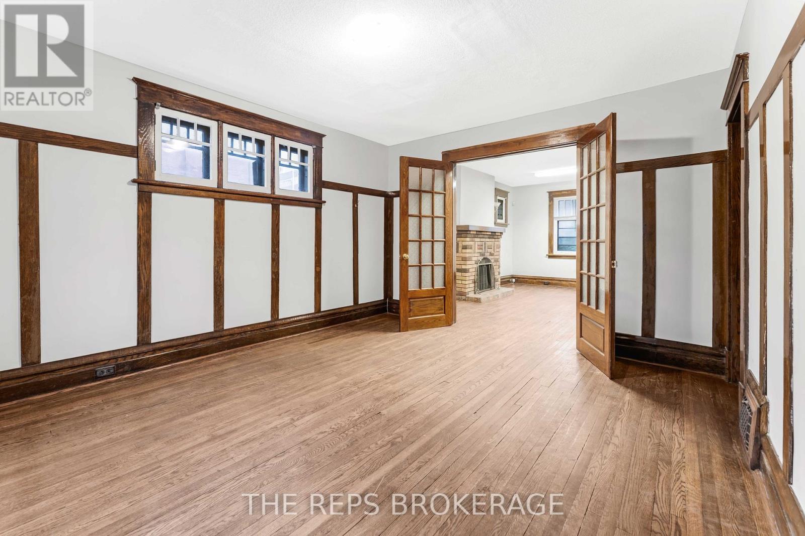 Photo 12 of 322 Waverley Street, Ottawa ON