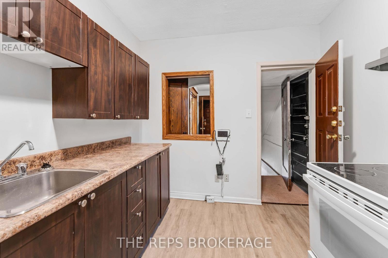 Photo 16 of 322 Waverley Street, Ottawa ON