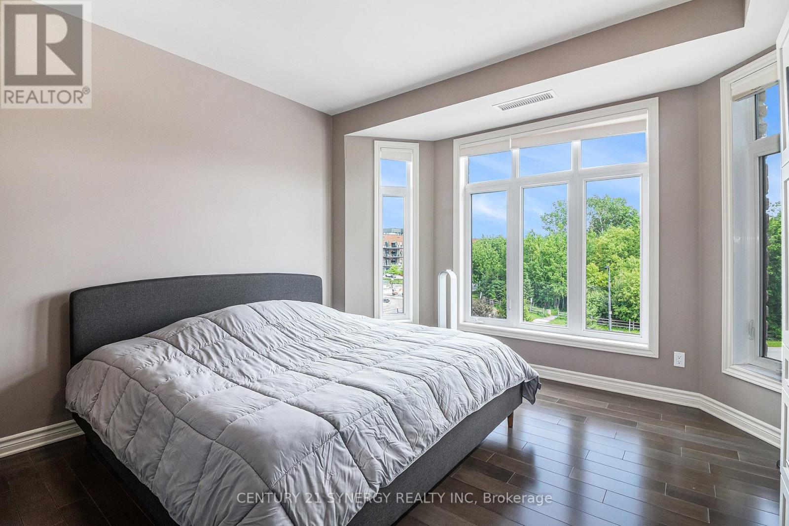 Photo 9 of 7 10 Prestige Circle, Ottawa ON