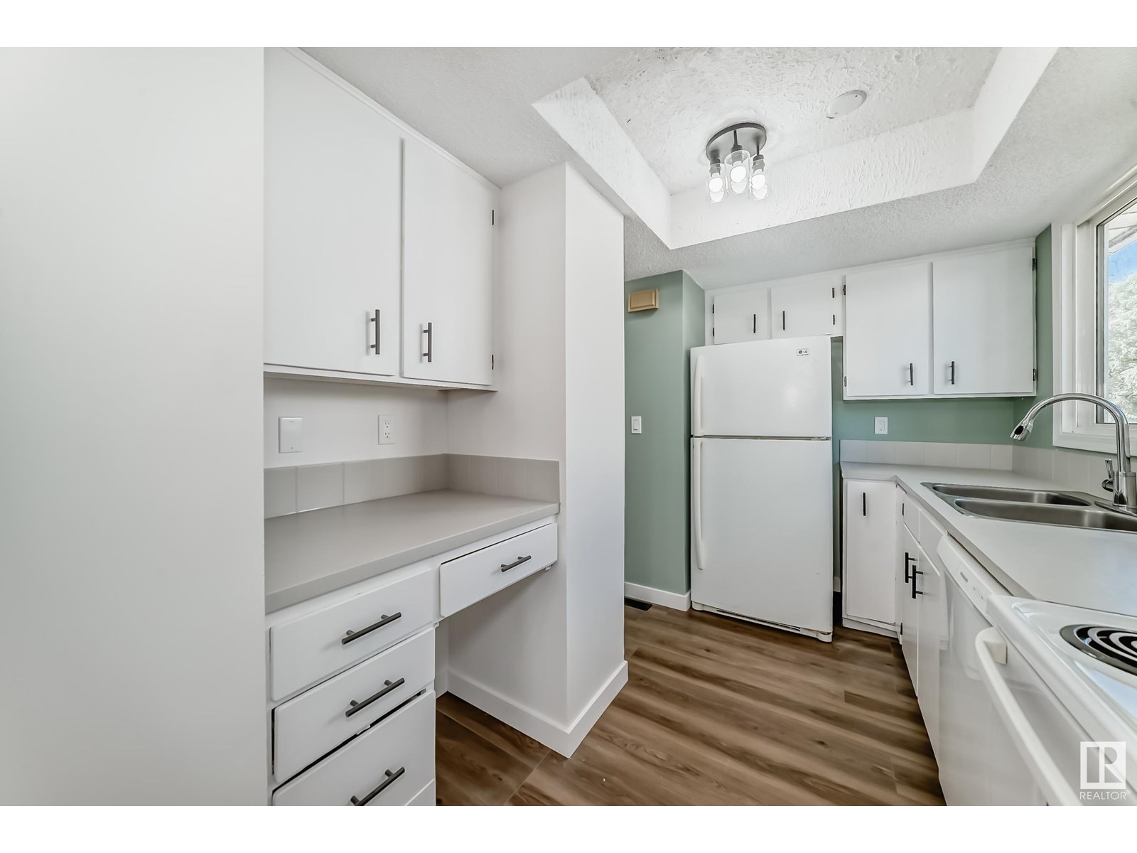 Photo 13 of 2369 139 Av Nw, Edmonton AB