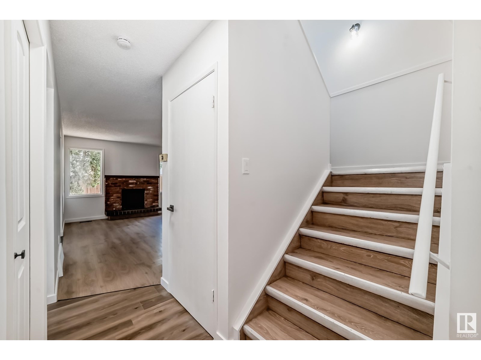 Photo 17 of 2369 139 Av Nw, Edmonton AB