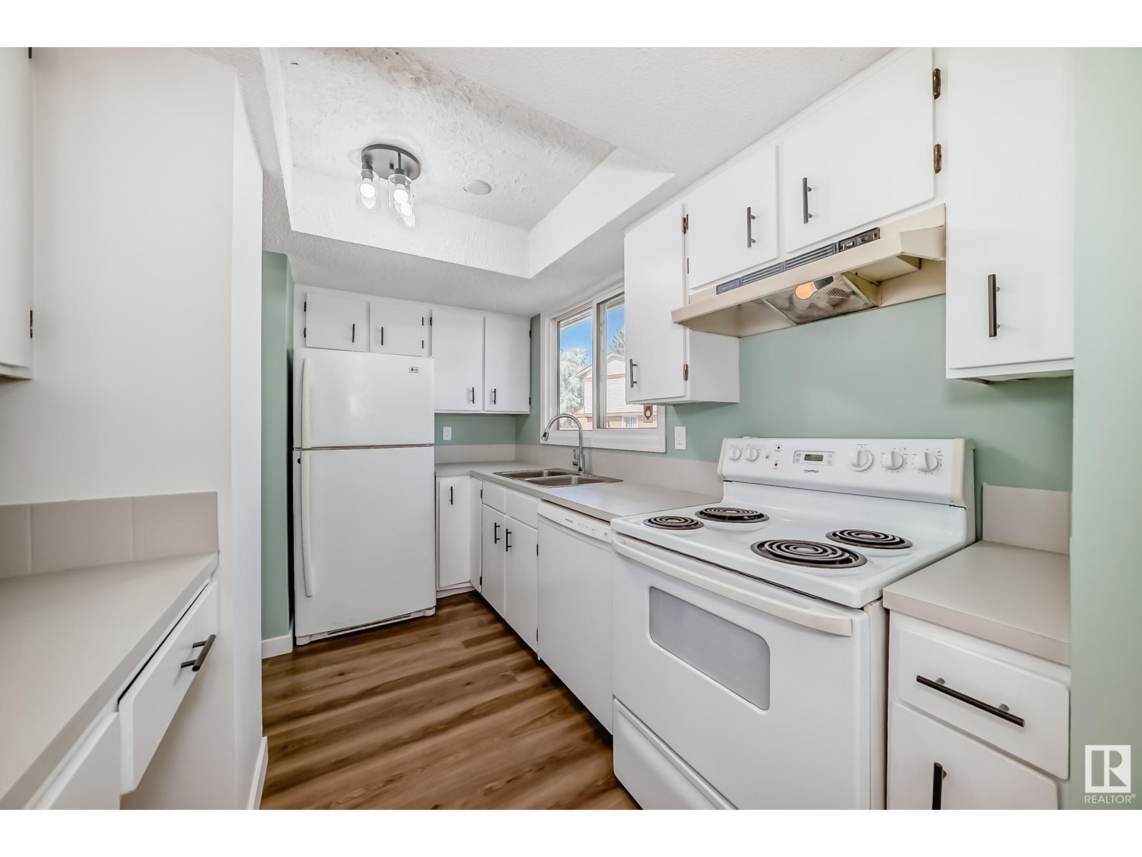 Photo 3 of 2369 139 Av Nw, Edmonton AB