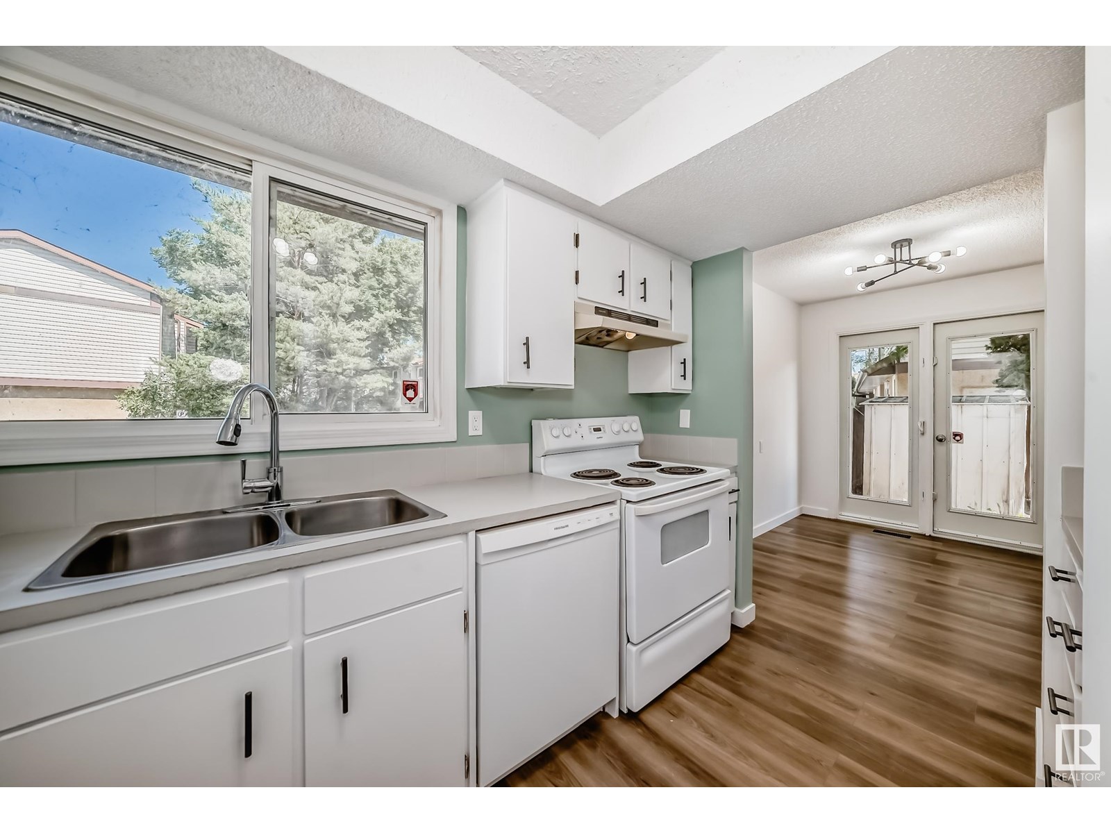Photo 6 of 2369 139 Av Nw, Edmonton AB