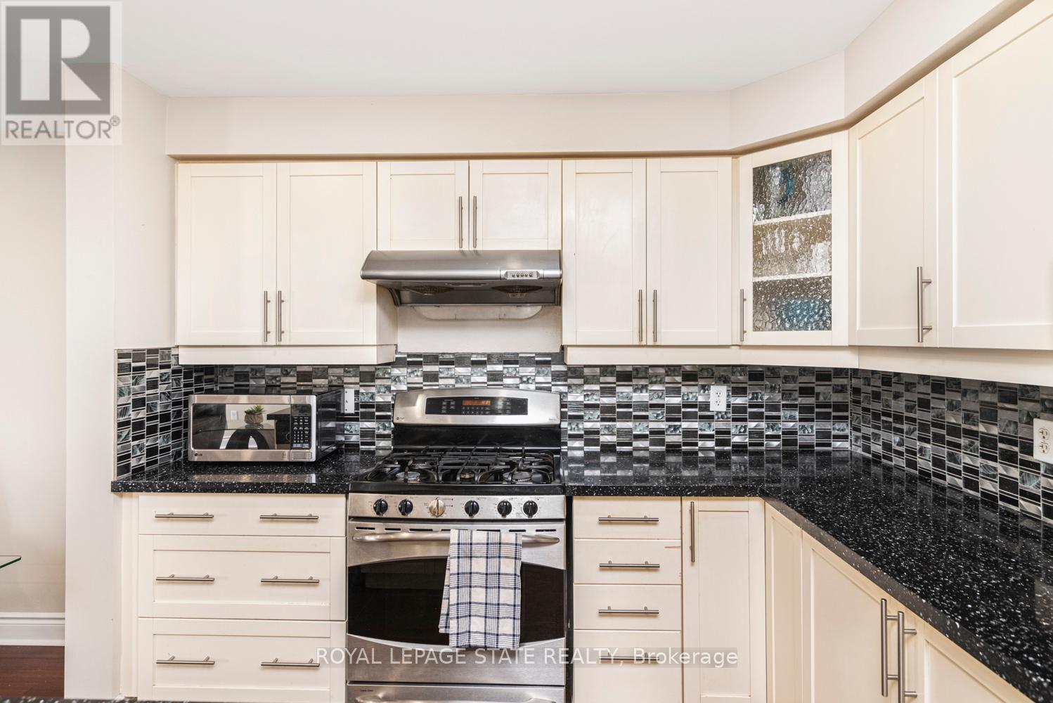 Photo 14 of 4825 Verdi Street, Burlington ON