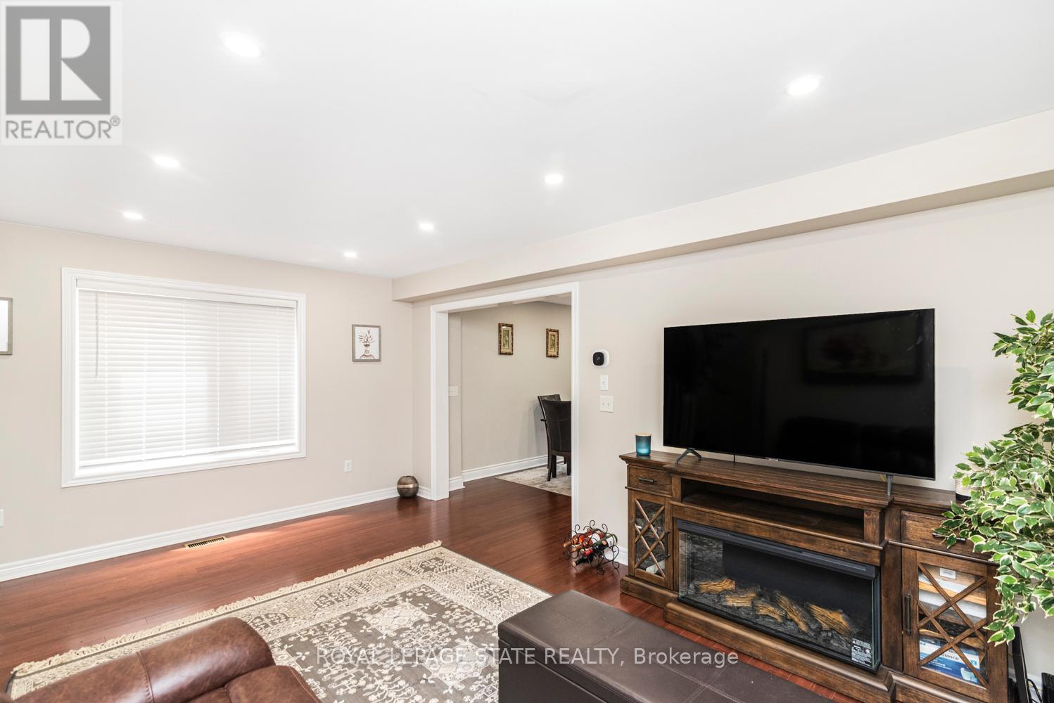 Photo 8 of 4825 Verdi Street, Burlington ON