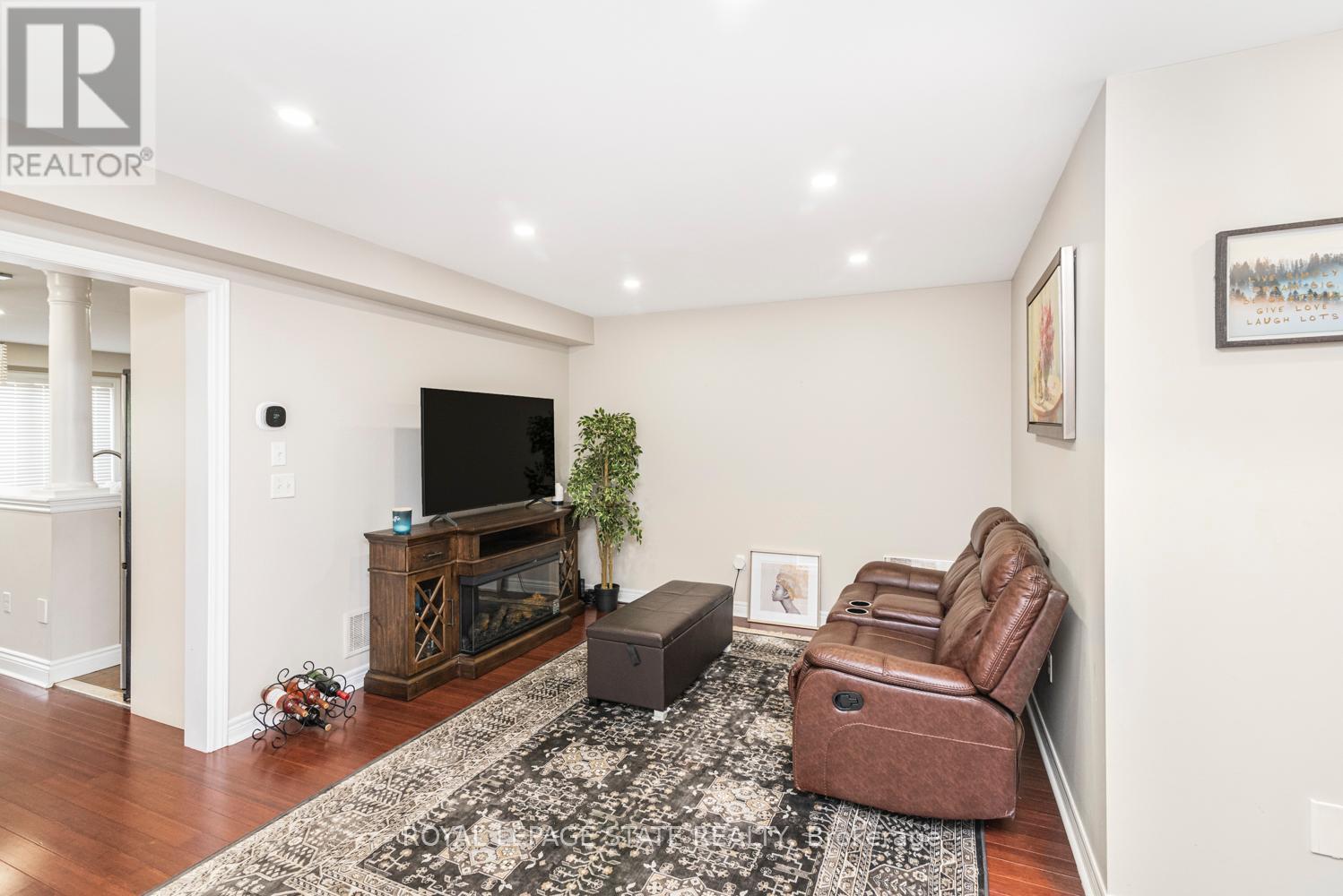 Photo 9 of 4825 Verdi Street, Burlington ON