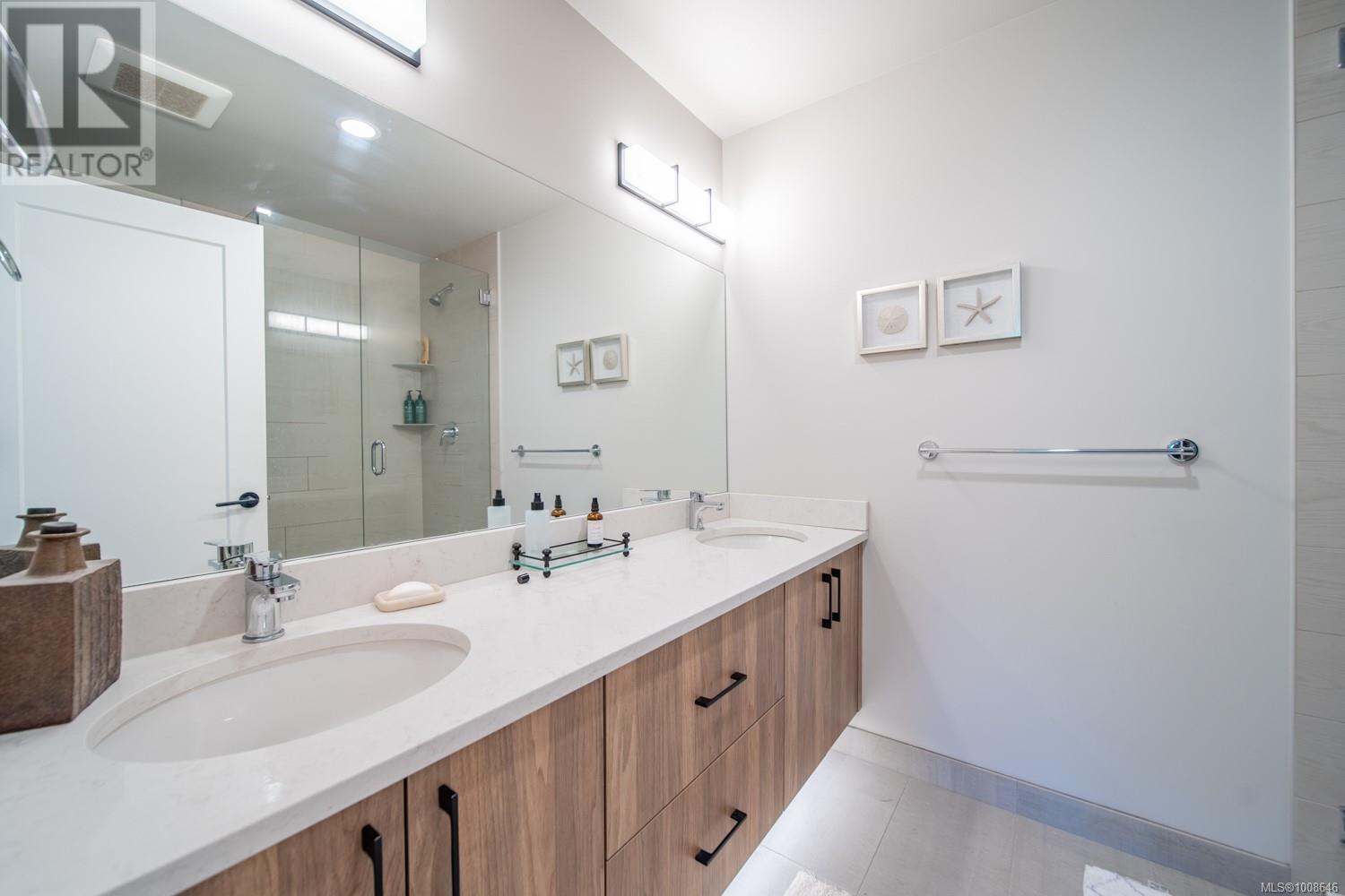 206 700 Yew Wood Rd, Tofino