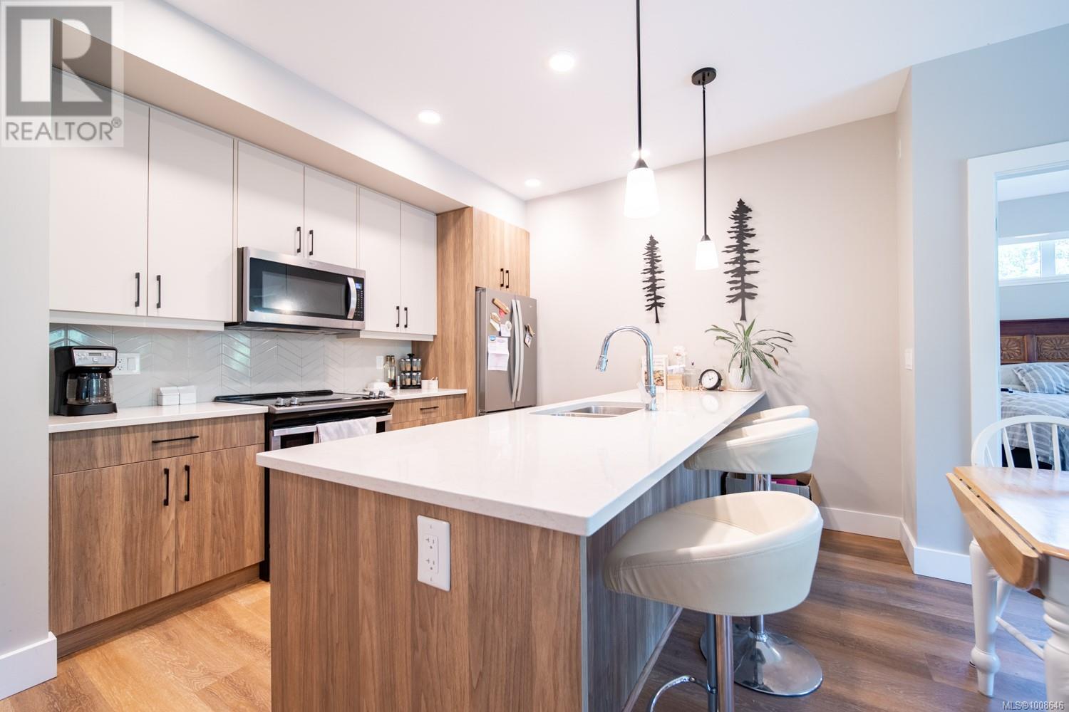 206 700 Yew Wood Rd, Tofino
