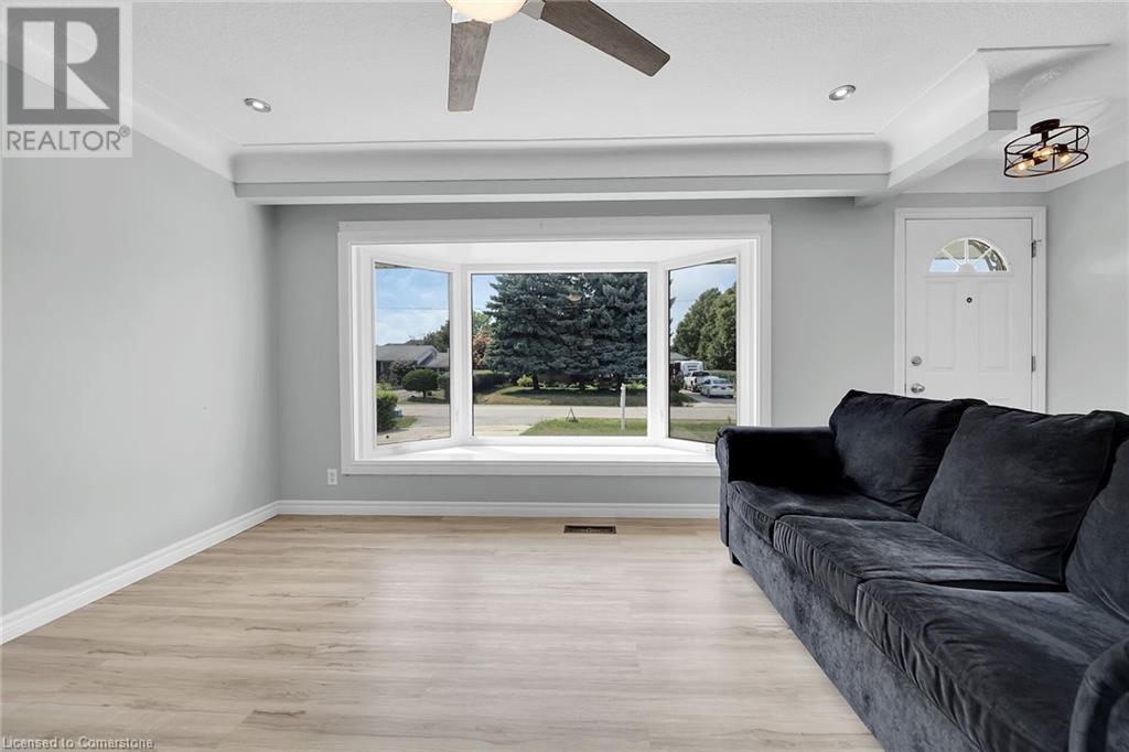 Photo 15 of 46 Oriole Crescent, Grimsby ON