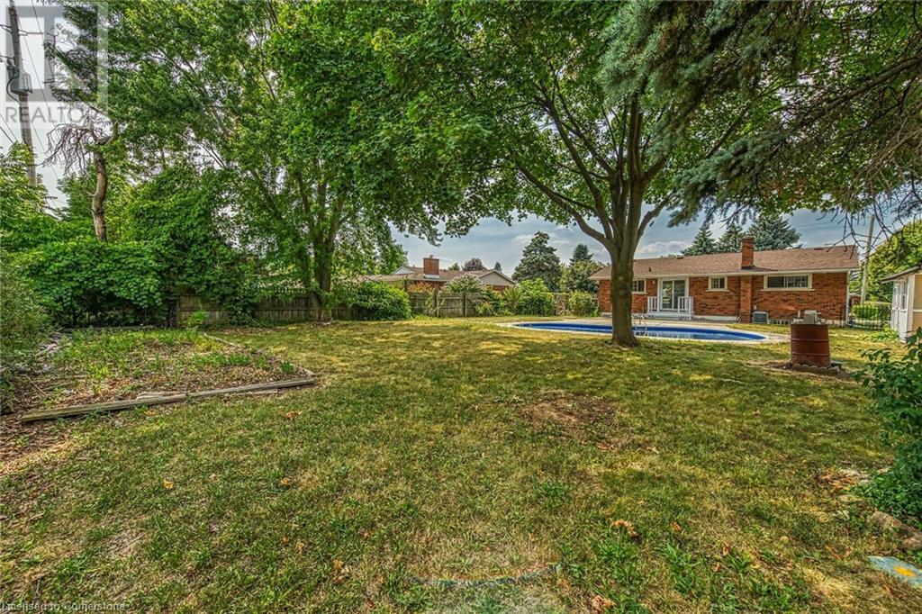 Photo 39 of 46 Oriole Crescent, Grimsby ON