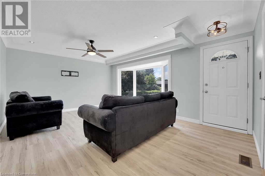 Photo 12 of 46 Oriole Crescent, Grimsby ON