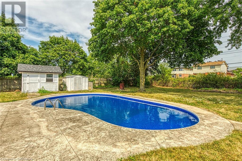 Photo 33 of 46 Oriole Crescent, Grimsby ON