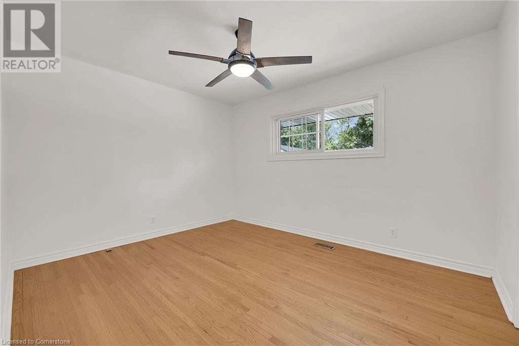 Photo 22 of 46 Oriole Crescent, Grimsby ON