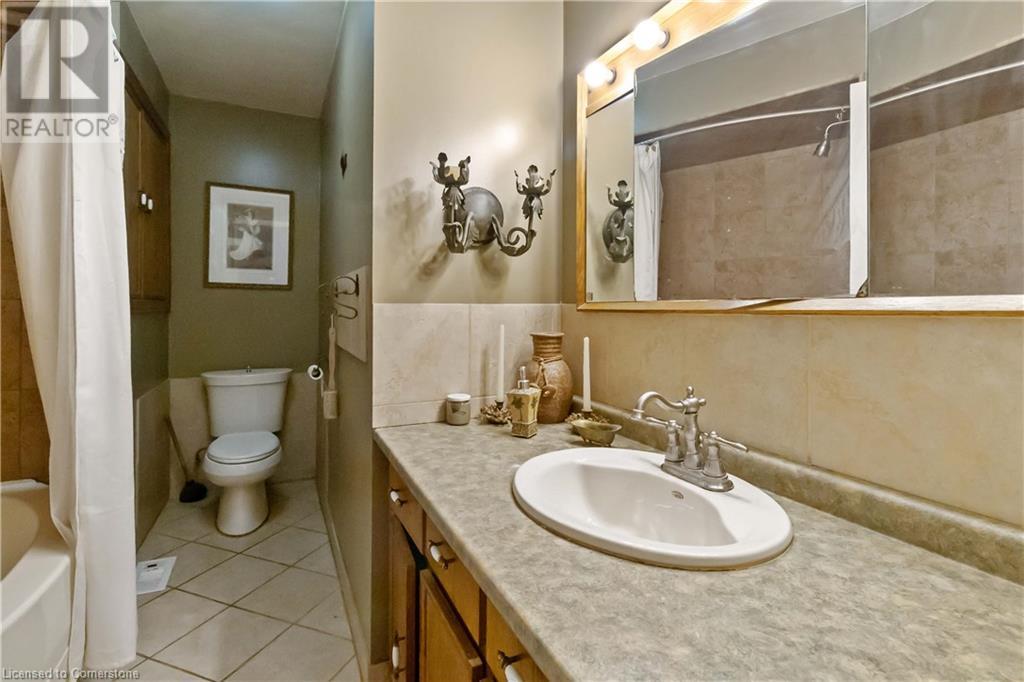 Photo 27 of 6 Equestrian Court, Brantford ON