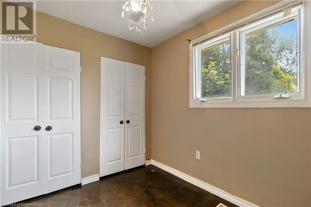 Photo 15 of 6 Equestrian Court, Brantford ON